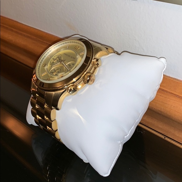 Micheal Kors MK 8077 Watch - Picture 2 of 5